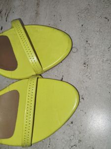 Yellow Heel In Good Condition