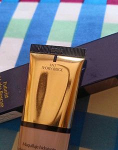 Estee Lauder Moisturizing Makeup Foundation