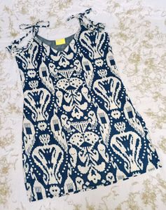 Elegant Blue &amp; White sleeveless kurti