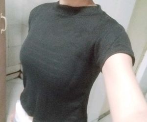 cropped black baby t shirt