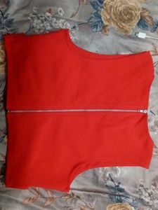 Chic Red Sleeveless Top