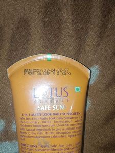 Lotus Herbals Safe Sunscreen 3-in-1 Matte Look