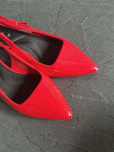 Luna Blu Red Pointed Toe Heels