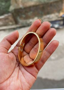 🇮🇹 Valentino Imported Gold &amp; Crystal V Bangle