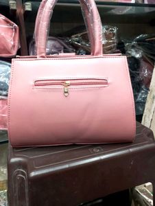 ✨Trendy and Premium Quality Handbag 👜