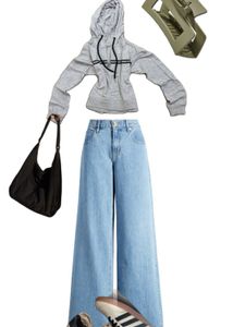 Trendy Cropped Sweatshirt