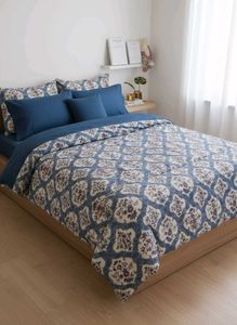 Elegant Blue Patterned Bedsheet Set