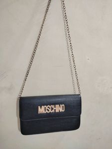 Sling bag in black