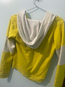 Sweatshirt With hoodie