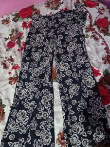 MEDIUM SIZE AND STRETCHABLE ALSO