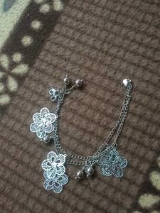 Shimmering Fancy Women Anklets