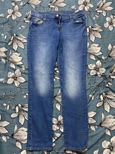 Old Navy Mid-Rise Wow Straight Jeans