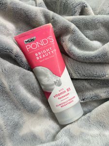 Pond's Bright Beauty Facewash