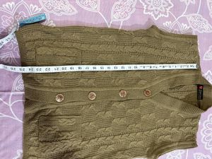 Women Without Sleeve Cardigan
