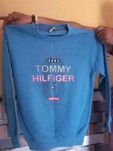 I am selling tommy Hilfiger sutter