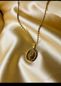 Gold Flower Pendant Necklace