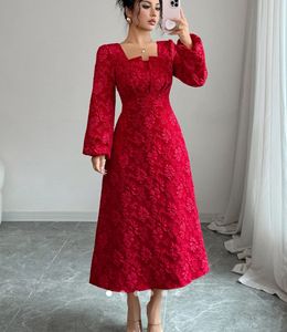 savana red dress
