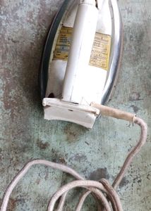 750 W THERMOSTATIC ELECTRIC IRON