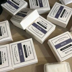 15 Combs/showercaps/vanityKit/3soaps