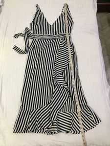 Black+white Striped flowy Dress Bust 34