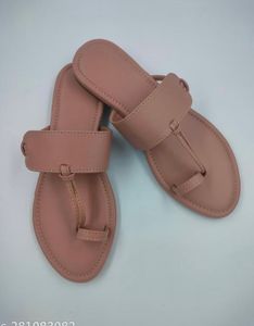 Name: HOOSHOE women&#39;s kolhapuri chappal-pinkMaterial: Patent LeatherSole Material: TprPattern: