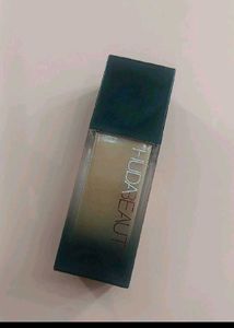 Huda Beauty Foundation 320G Tres Leches