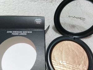 MAC Extra Dimension Skinfinish