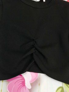 (1100)Zara Black Ruched Cropped Long Sleeve