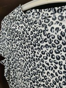 Trendy Leopard Print Fitted Top for Summers