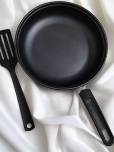 Fry Pan Large Size Plus Spatula Heat Resistant