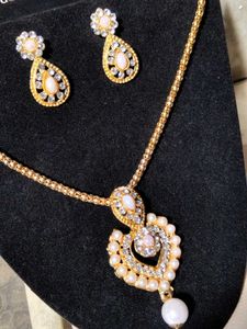 Vintage Pearl Necklace &amp; Earring Set