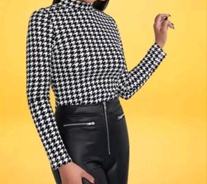 Black♠️ And White Lightweight Sweater