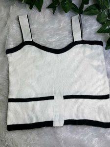Chic White Sleeveless Top