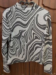 Stylish Patterned Long Sleeve Top