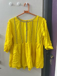 Butter Yellow Top