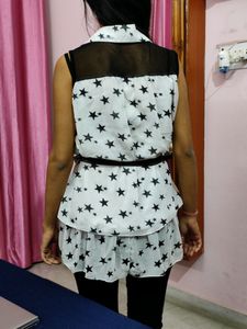 Sleeveless Top With Collar