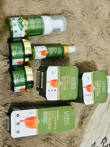 Lotus Botanicals Kit &amp; The Man Company Lip Scrub