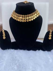 Elegant Gold-Toned Jewelry Set