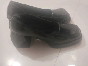 Black Platform plum Heels