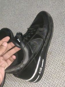 Black AF1 Sneakers Can Be Worn To School