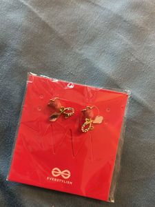 Everstylish Flower Earrings