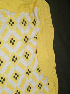 Yellow korean sweater🎀💛