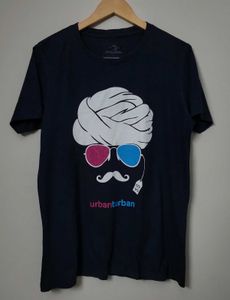 Onelinear Typographt Tshirt