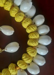 BRAND NEW - Shell Necklace Set
