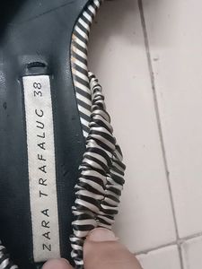 Authentic ZARA Black and white Striped Pointed