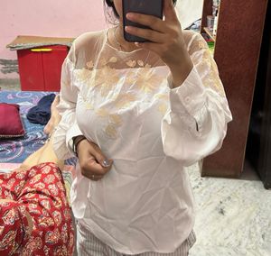 Korean Off White Top 🤍