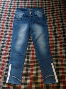 High-Waisted Jeans