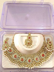 Elegant Kundan Jewelry Set