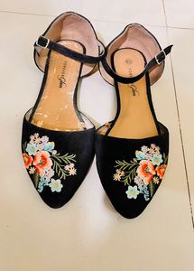 Pantaloons Floral Embroided Bellies EU 39