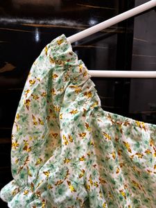 Floral Print Tie-Front Crop Top